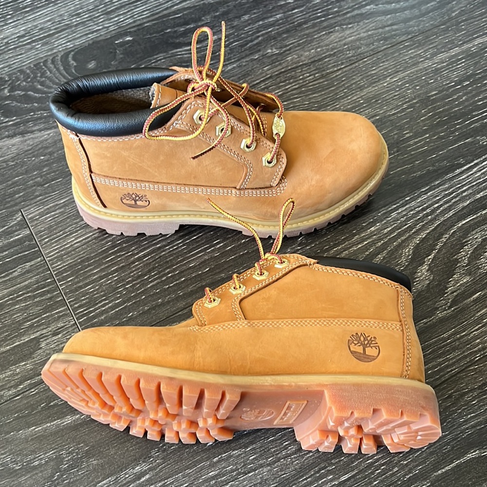 [Unworn] Timberland Women’s Nellie Waterproof Chukka Boots
